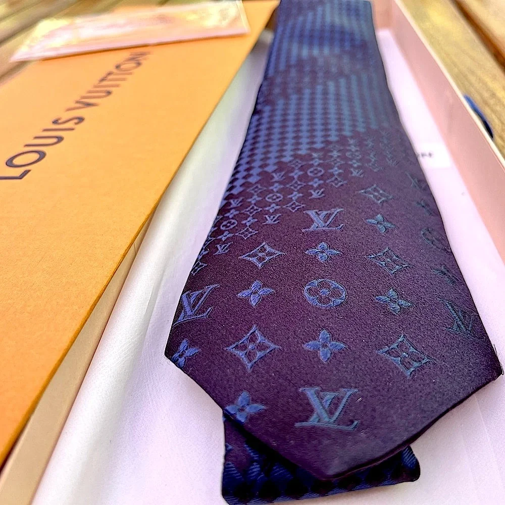 🔥🎁LV SUMMER 26’🎁🔥🆕💯LEGENDARY LOUIS VUITTON ICONIC BLUE MONOGRAM MIX TIE🔥 - Picture 1 of 15